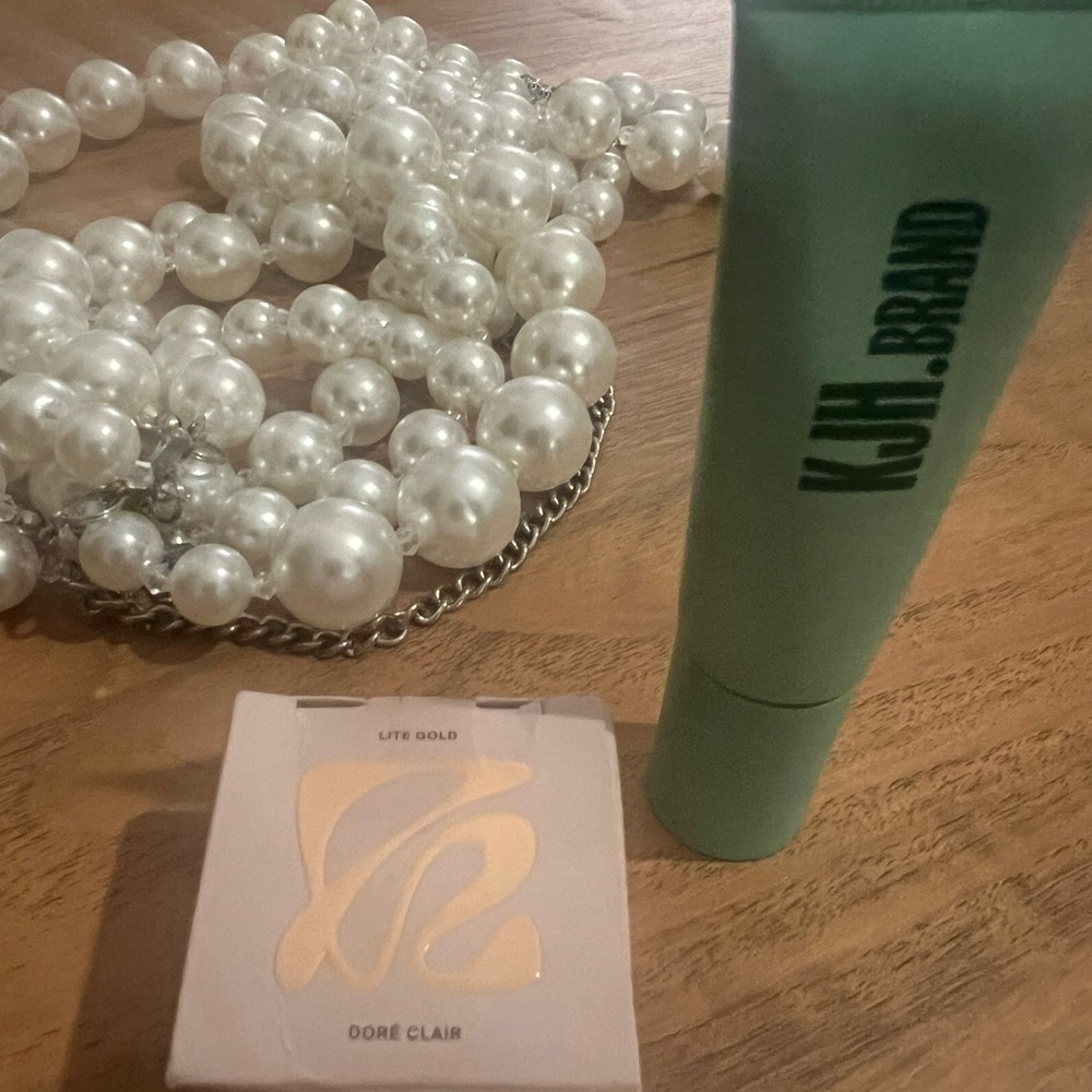 KJH Brand Lite Bold Makeup in Lite Gold